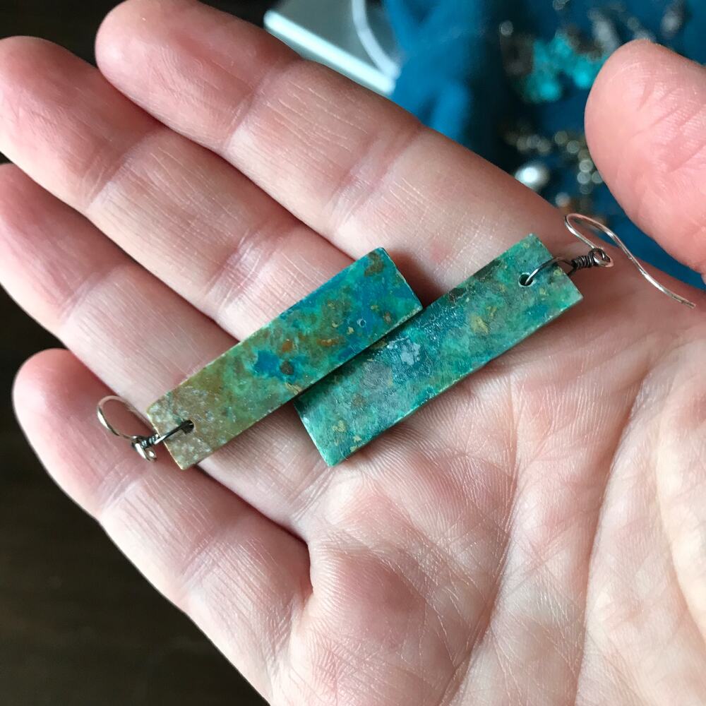 Artisan semiprecious Chrysocolla rectangle dangle / drop earrings - Picture 6 of 8